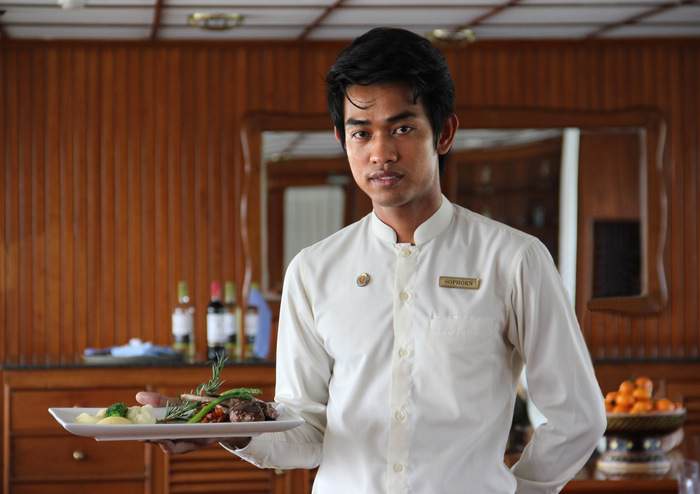 Pandaw RV Pandaw II Restaurant.jpg